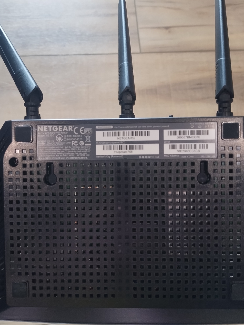 NETGEAR Black Wireless Router with Power Adapter - Picture 3 of 3